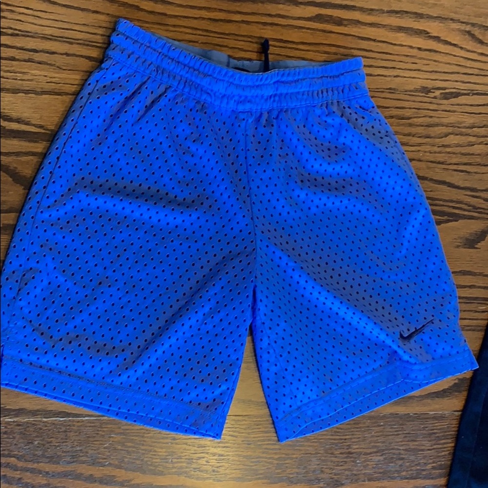 girls basketball shorts! never worn!